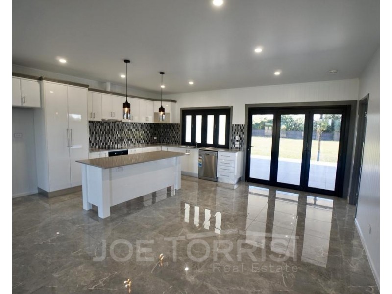 17 Riverlands Drive, Mareeba QLD 4880