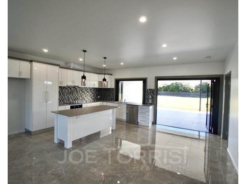 17 Riverlands Drive, Mareeba QLD 4880