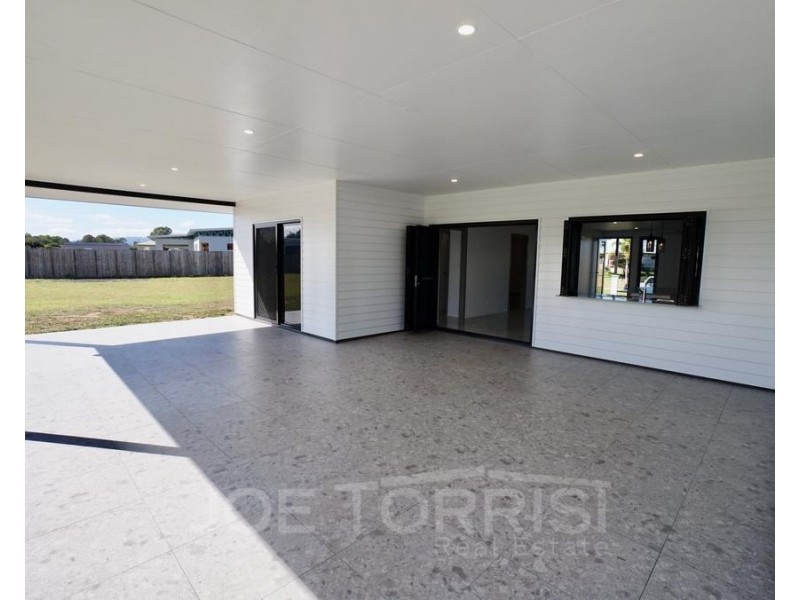 17 Riverlands Drive, Mareeba QLD 4880