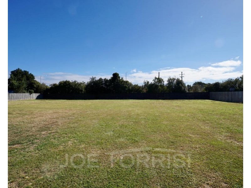 17 Riverlands Drive, Mareeba QLD 4880