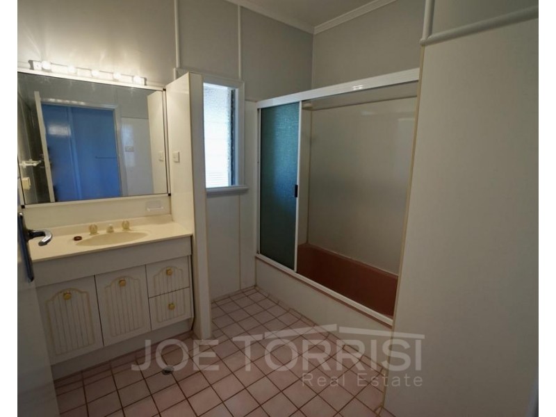 14 Eccles Street, Mareeba QLD 4880