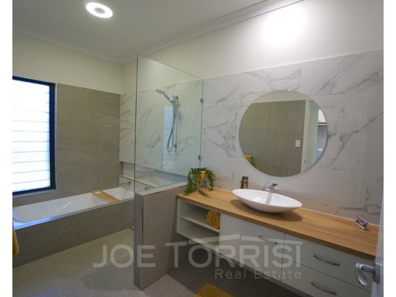 8 Allara Street, Mareeba QLD 4880