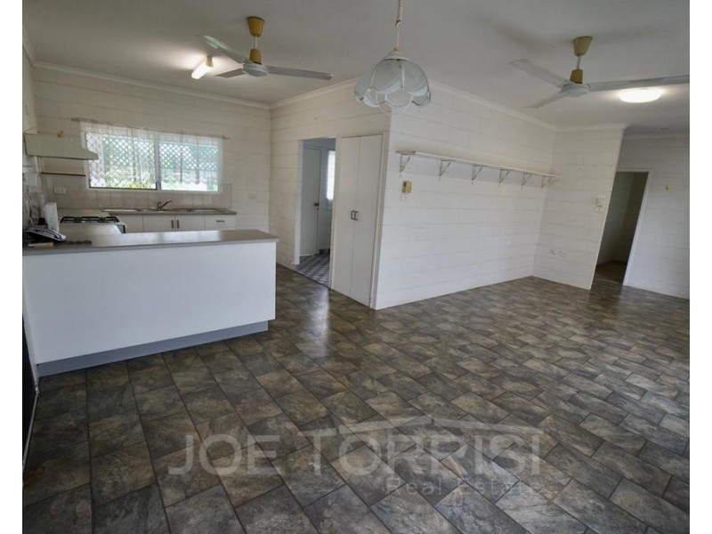 9 Donlen Street, Mareeba QLD 4880