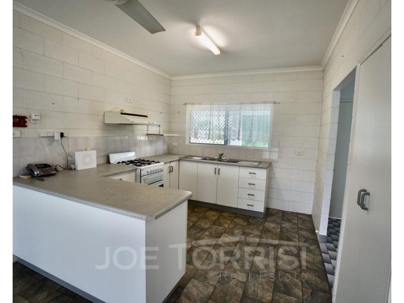 9 Donlen Street, Mareeba QLD 4880