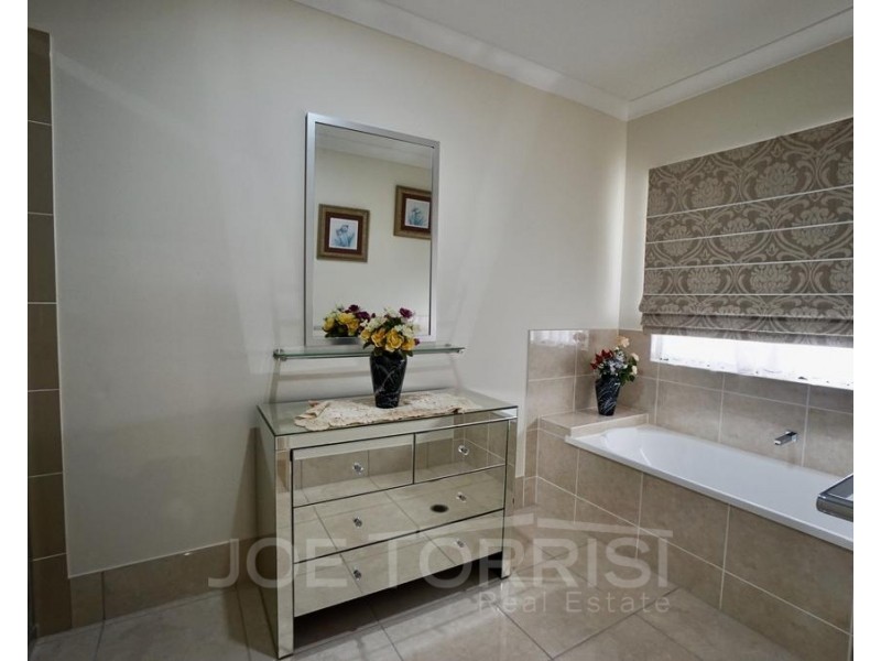 18 Amaroo Drive, Mareeba QLD 4880