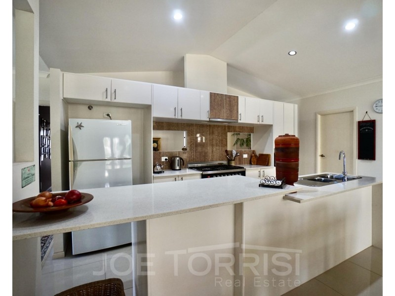 11 River Drive, Mareeba QLD 4880