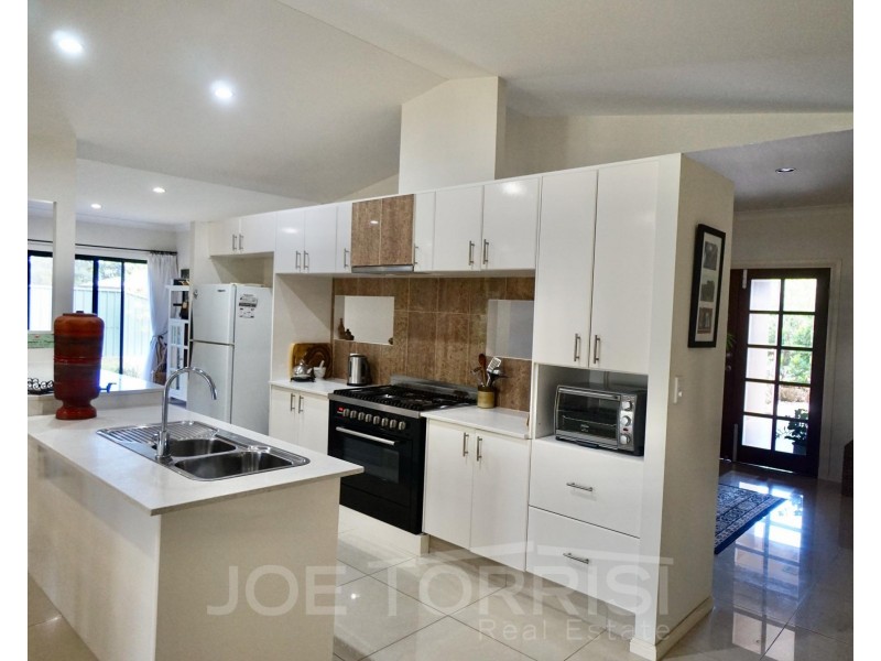 11 River Drive, Mareeba QLD 4880