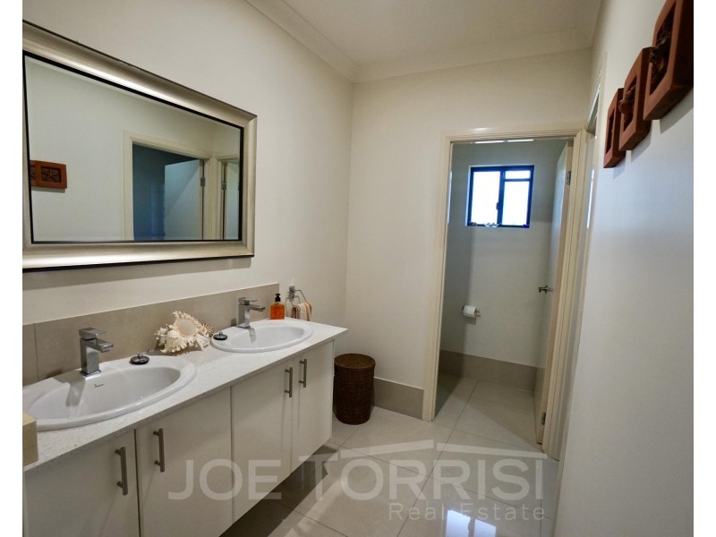 11 River Drive, Mareeba QLD 4880