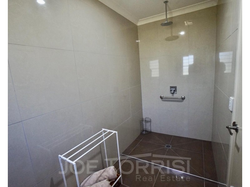 11 River Drive, Mareeba QLD 4880