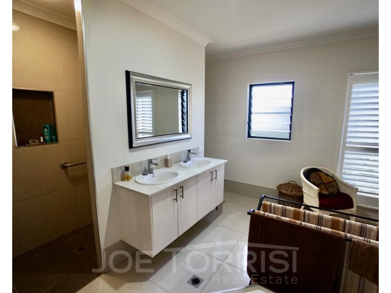 11 River Drive, Mareeba QLD 4880