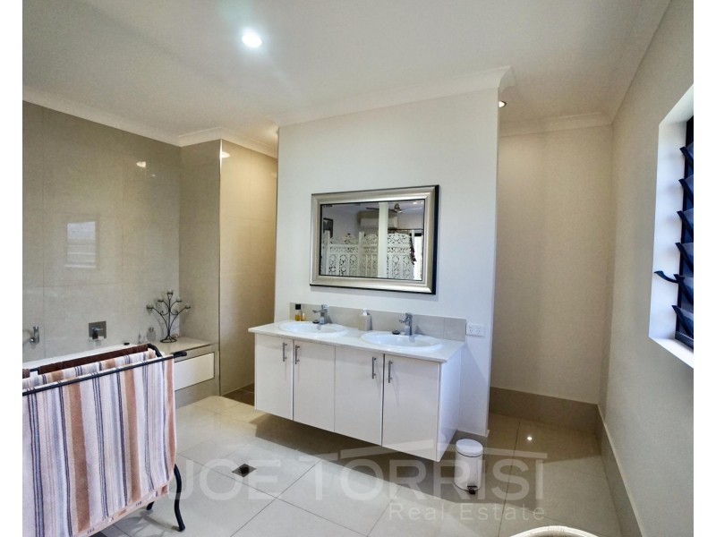 11 River Drive, Mareeba QLD 4880