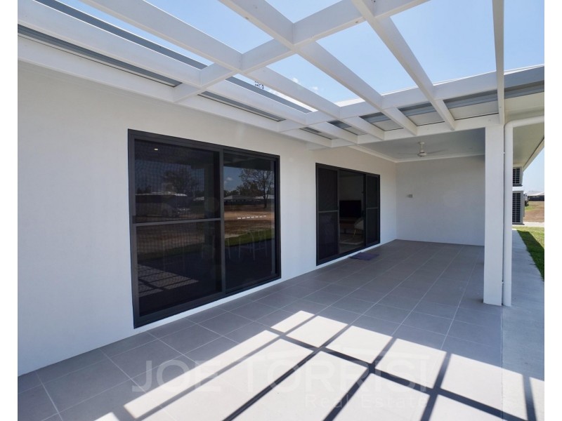 2 Merindah Close, Mareeba QLD 4880