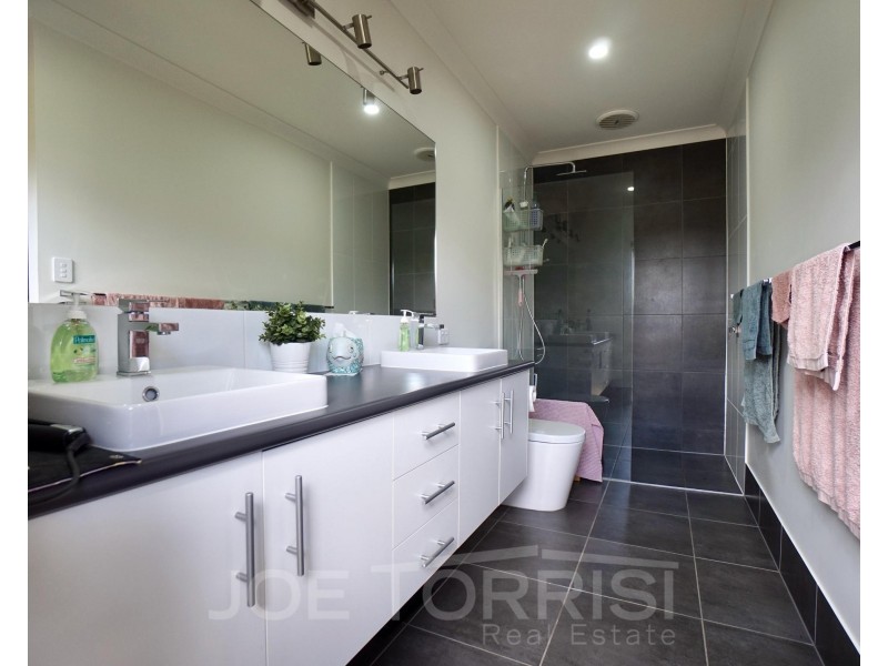 11 Catherine Atherton Drive, Mareeba QLD 4880
