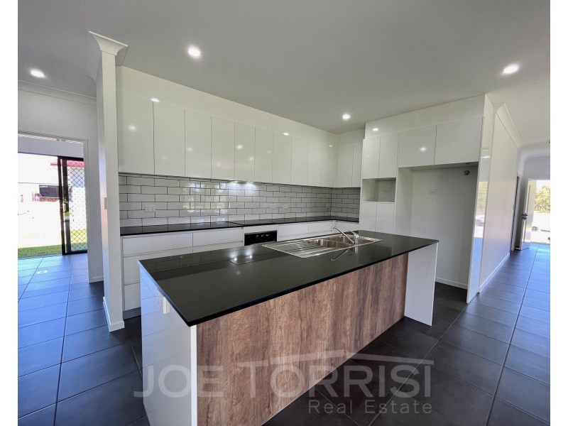 8 Dural Close, Mareeba QLD 4880