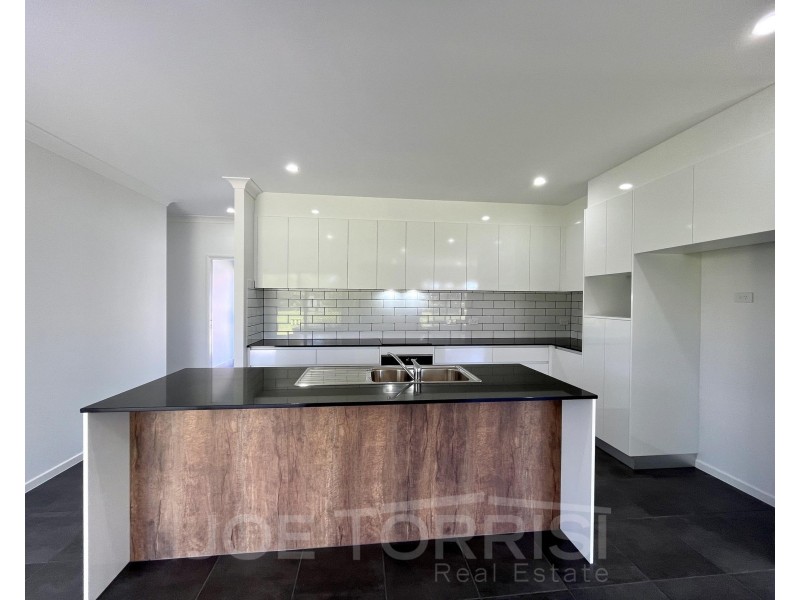 8 Dural Close, Mareeba QLD 4880