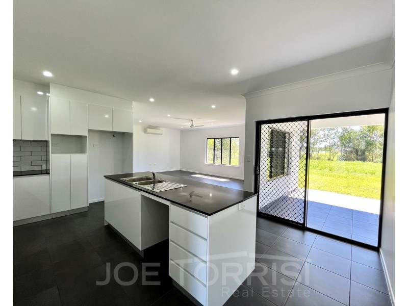 8 Dural Close, Mareeba QLD 4880