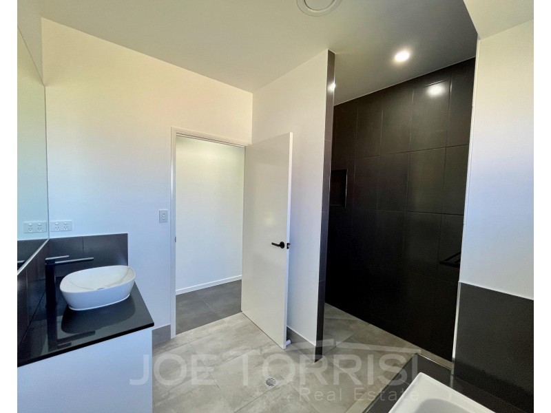 8 Dural Close, Mareeba QLD 4880