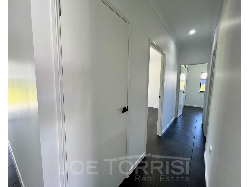 8 Dural Close, Mareeba QLD 4880