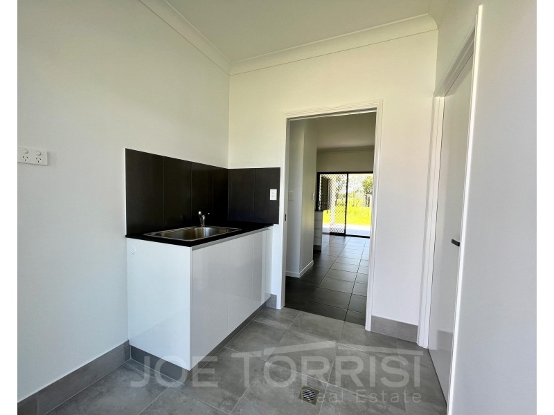 8 Dural Close, Mareeba QLD 4880