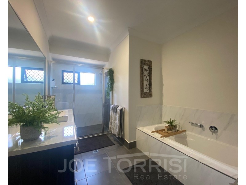 27 Karobean Drive, Mareeba QLD 4880