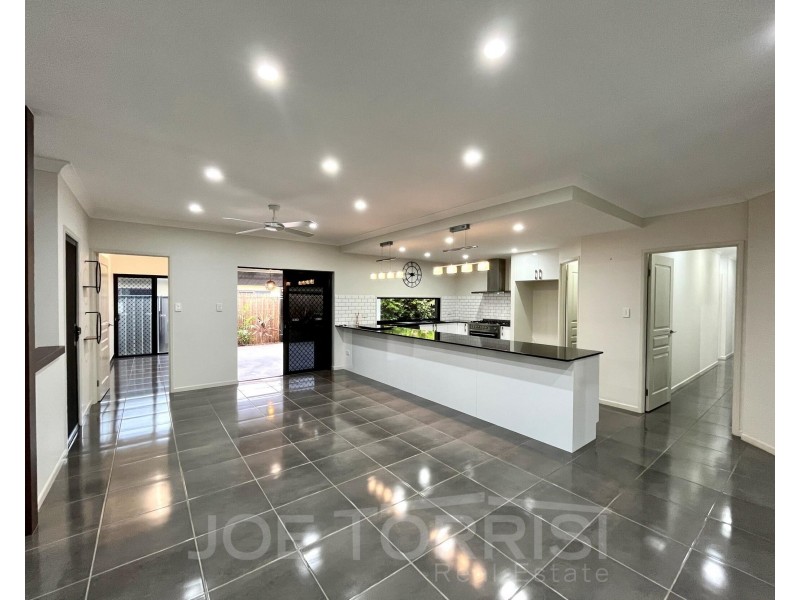 2 Curlew Close, Mareeba QLD 4880