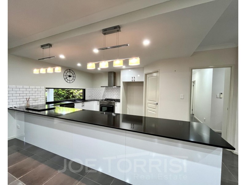 2 Curlew Close, Mareeba QLD 4880