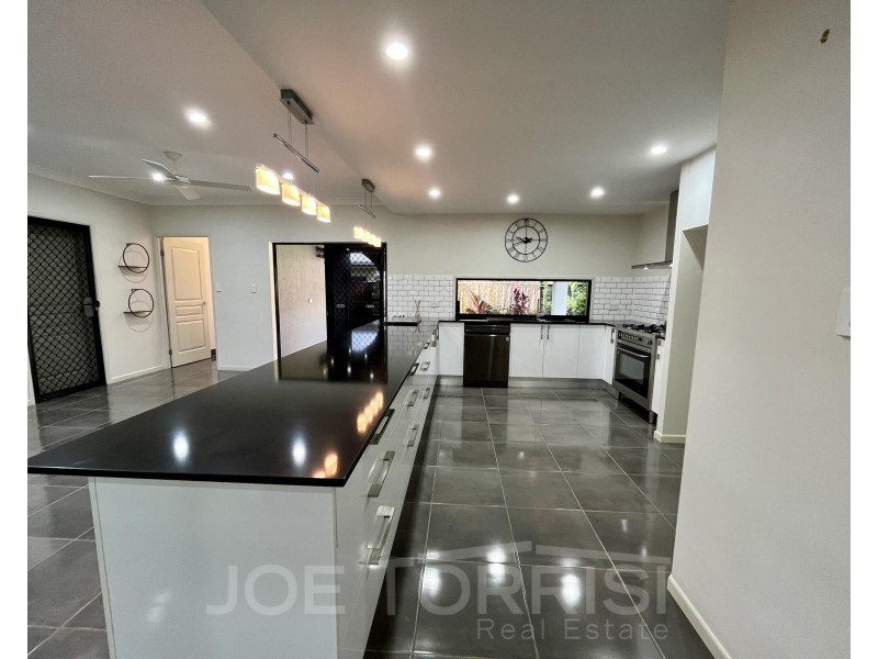 2 Curlew Close, Mareeba QLD 4880