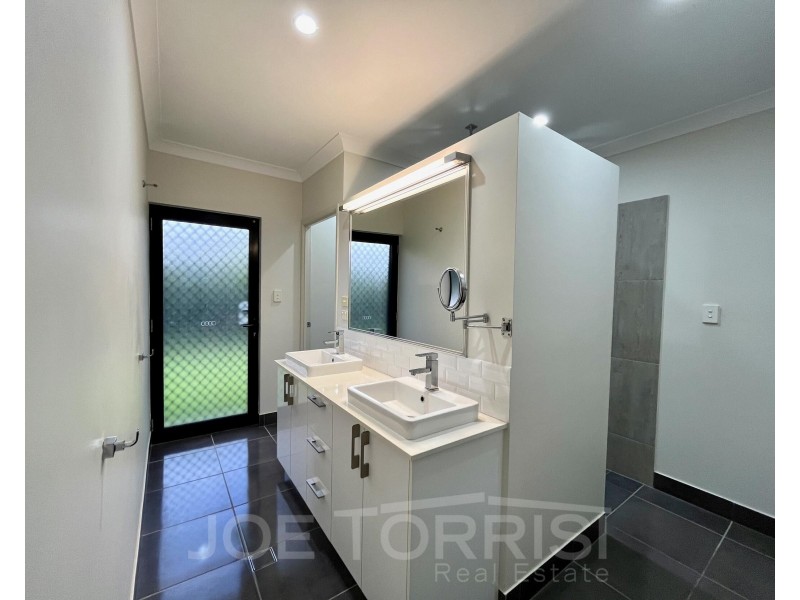 2 Curlew Close, Mareeba QLD 4880