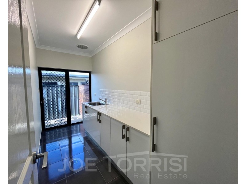 2 Curlew Close, Mareeba QLD 4880