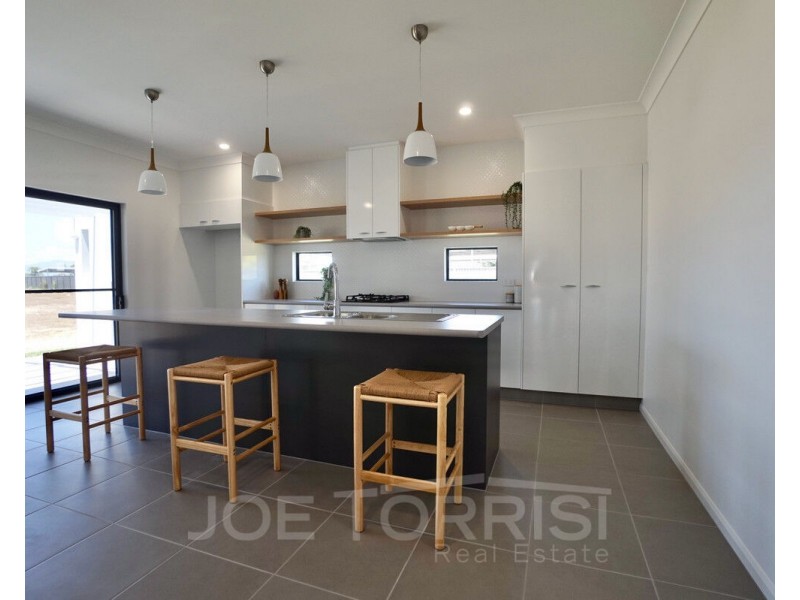 2 Merindah Close, Mareeba QLD 4880