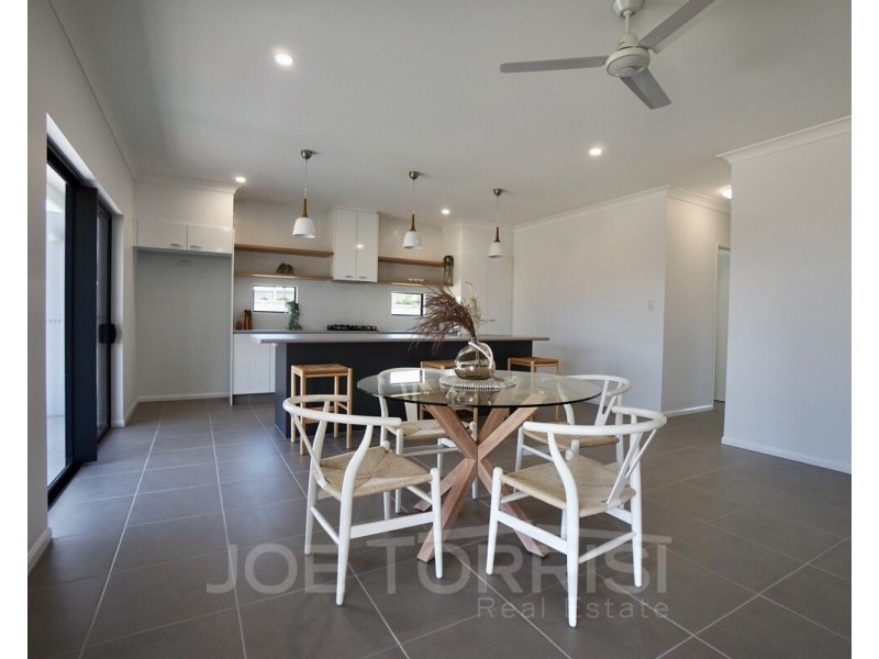 2 Merindah Close, Mareeba QLD 4880