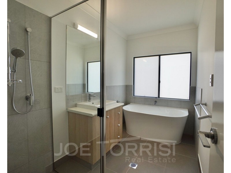 2 Merindah Close, Mareeba QLD 4880