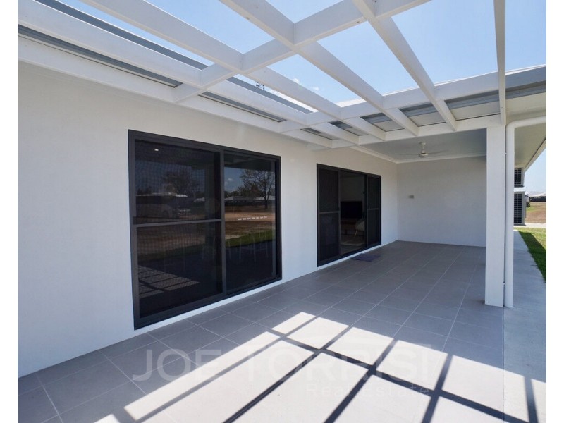 2 Merindah Close, Mareeba QLD 4880