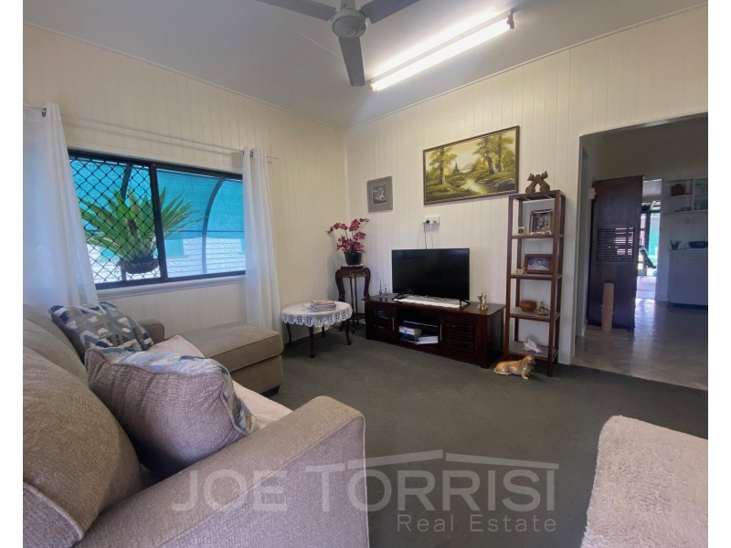 33 Robins Street, Mareeba QLD 4880
