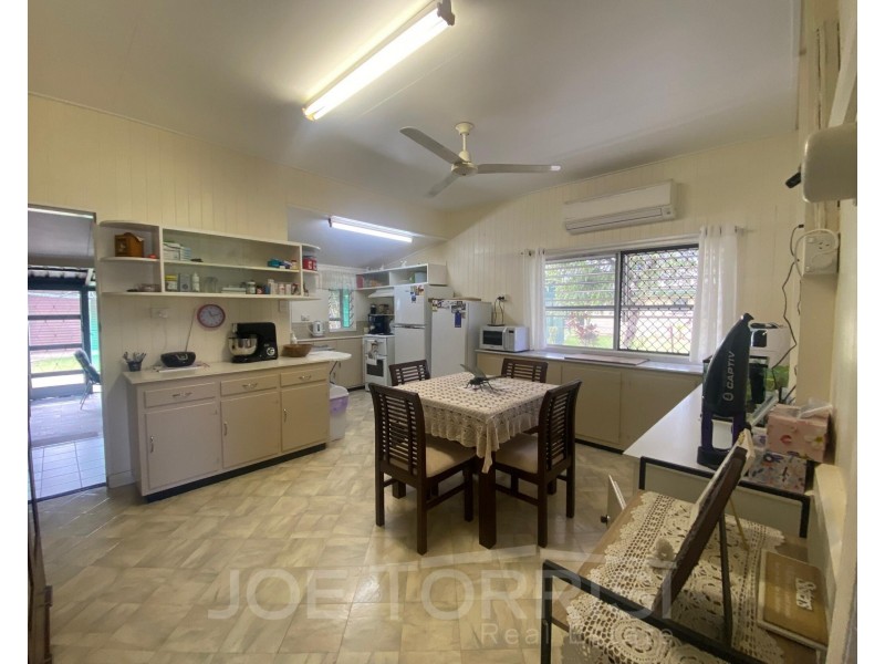 33 Robins Street, Mareeba QLD 4880
