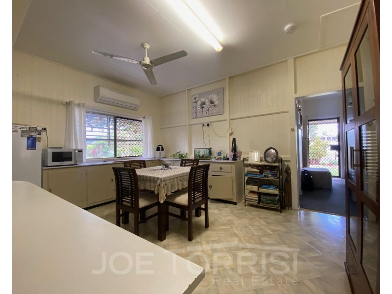 33 Robins Street, Mareeba QLD 4880