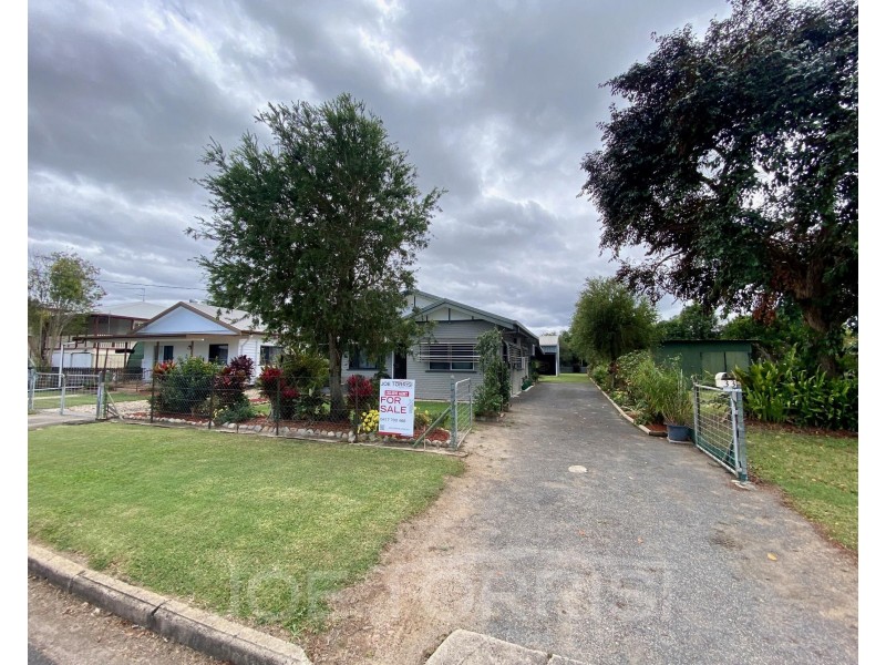 33 Robins Street, Mareeba QLD 4880
