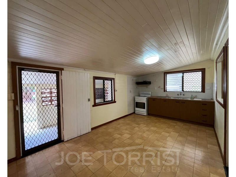 27 Vaughan Street, Mareeba QLD 4880