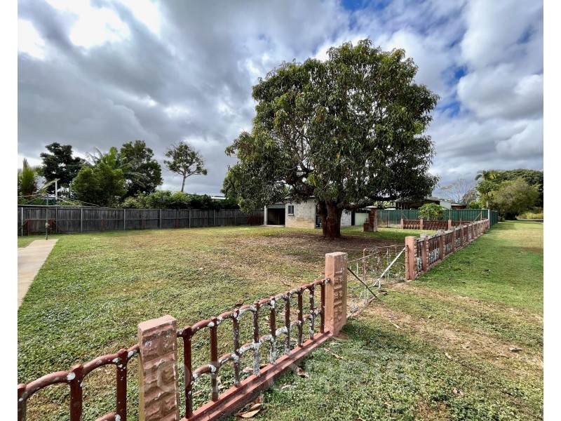 27 Vaughan Street, Mareeba QLD 4880