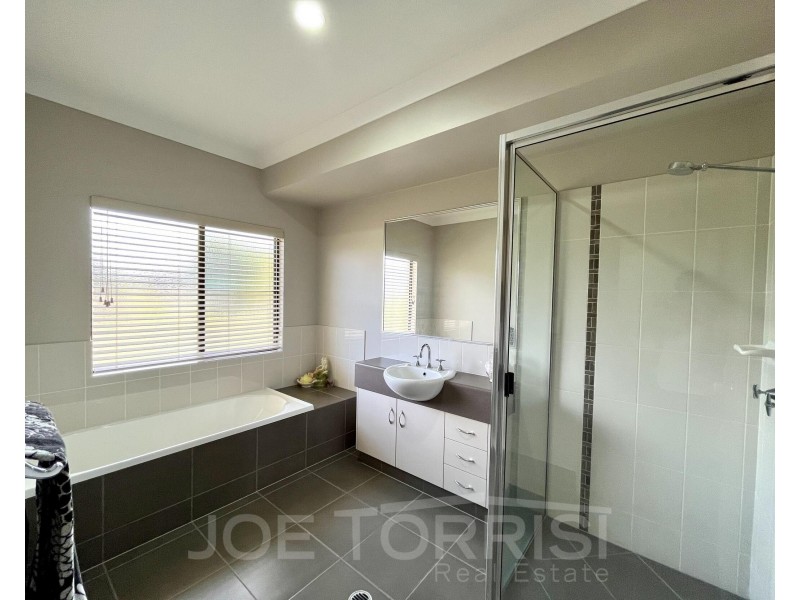 93 Hoolahan Drive, Mareeba QLD 4880