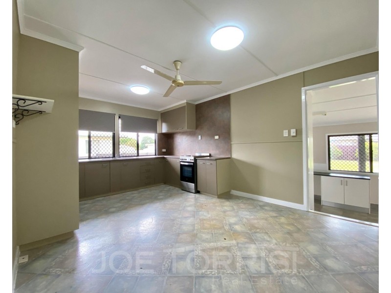 11 Borland Street, Mareeba QLD 4880