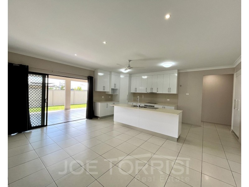 12 Mirrabook Avenue, Mareeba QLD 4880