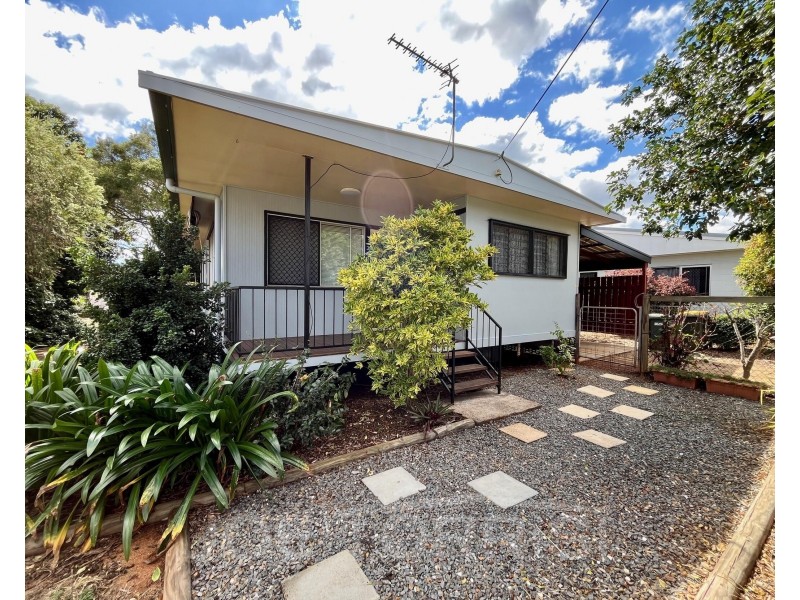 17 Rains Street, Mareeba QLD 4880