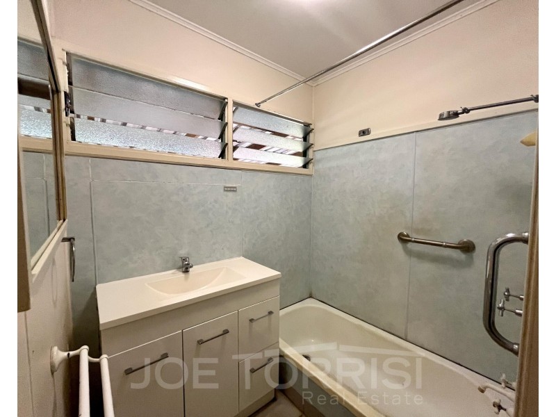 17 Rains Street, Mareeba QLD 4880