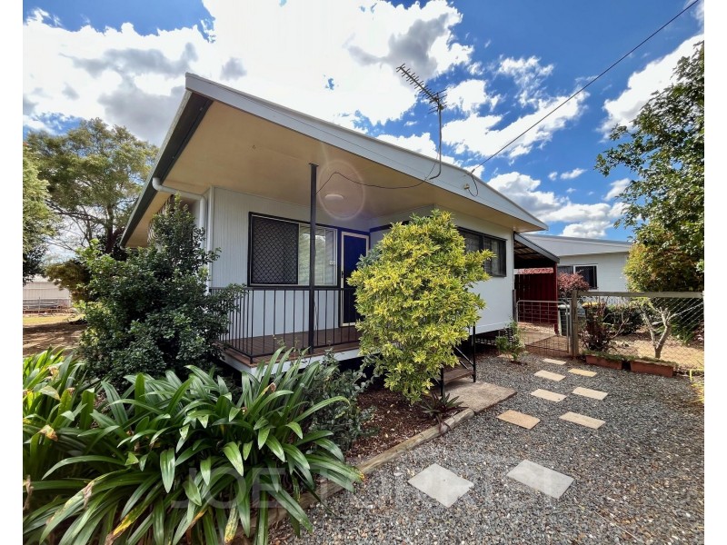 17 Rains Street, Mareeba QLD 4880