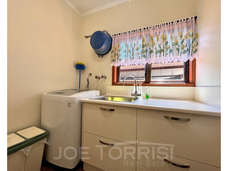 27 Anzac Avenue, Mareeba QLD 4880