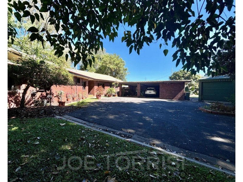 27 Anzac Avenue, Mareeba QLD 4880