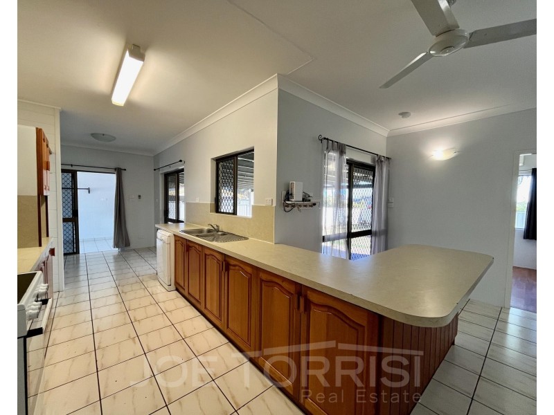 25 Rains Street, Mareeba QLD 4880