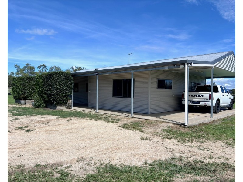 104 Macadamia Street, Mareeba QLD 4880