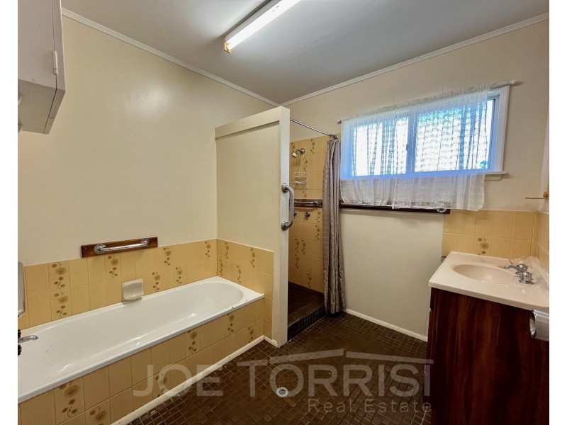 42 Martin Avenue, Mareeba QLD 4880